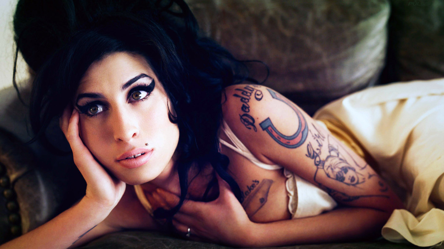 AMY WINEHOUSE la sua vita in un docufilm ARMY AMY WINEHOUSE la sua vita in un docufilm ARMY