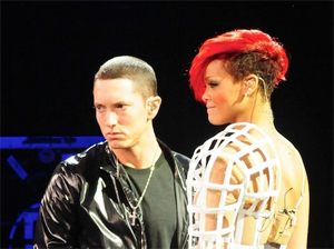EMINEM, è on line il video dell’hit mondiale THE MONSTER con la partecipazione di RIHANNA EMINEM, è on line il video dell’hit mondiale THE MONSTER con la partecipazione di RIHANNA