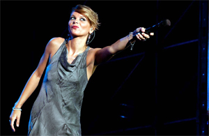 ALESSANDRA AMOROSO lartista femminile più cliccata su Youtube ALESSANDRA AMOROSO lartista femminile più cliccata su Youtube
