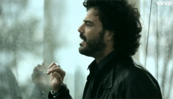 Francesco Renga, on line il nuovo video Vivendo Adesso