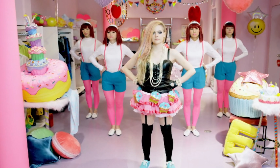 AVRIL LAVIGNE, domani 23 maggio in radio con HELLO KITTY