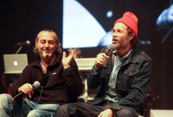 LUCA CARBONI, in radio con JOVANOTTI in CI VUOLE UN FISICO BESTIALE