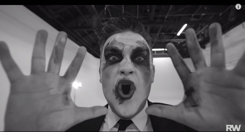 ROBBIE WILLIAMS , quando la felicità non fa bene alla musica ROBBIE WILLIAMS , quando la felicità non fa bene alla musica