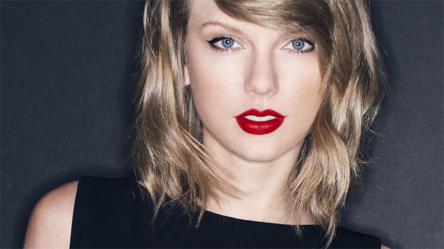 TAYLOR SWIFT sbanca ai VIDEO MUSIC AWARD 2015