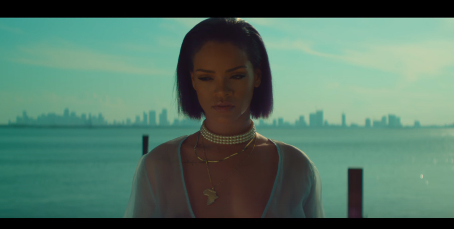 RIHANNA nel sexy video di NEEDED ME RIHANNA nel sexy video di NEEDED ME