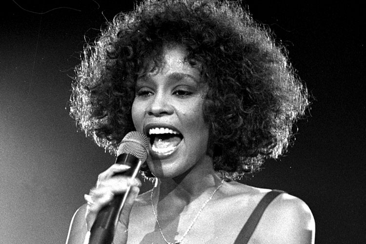 WHITNEY arriva al cinema il docufilm su Whitney Houston